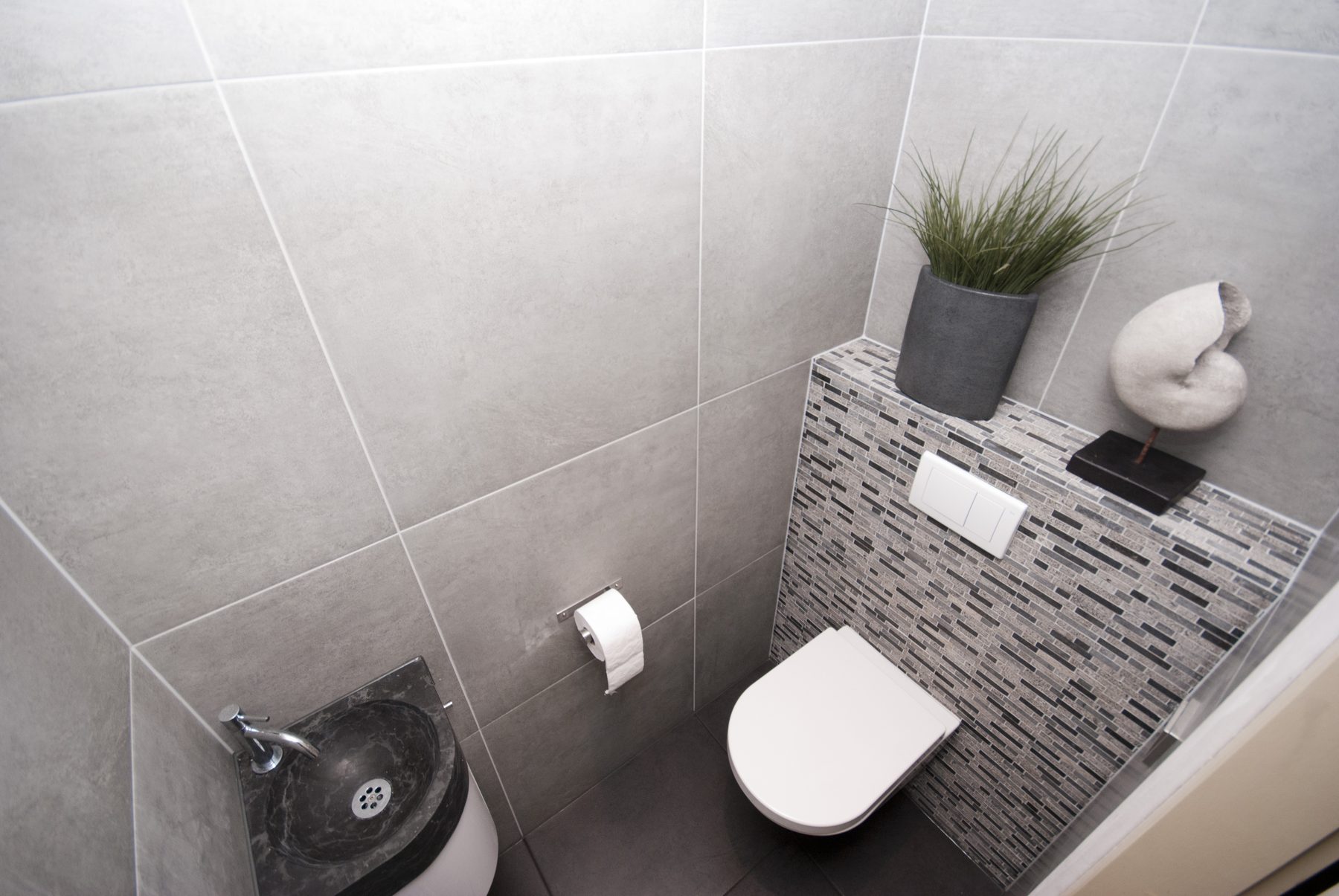 Toiletruimte met mozaïekaccent — foto 2